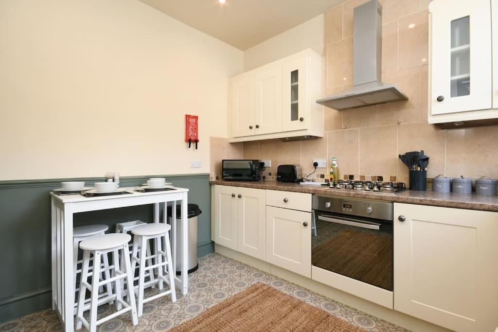 Cottage Style 3 Bedroom House - Close To City Centre & The Peaks Честърфилд Екстериор снимка